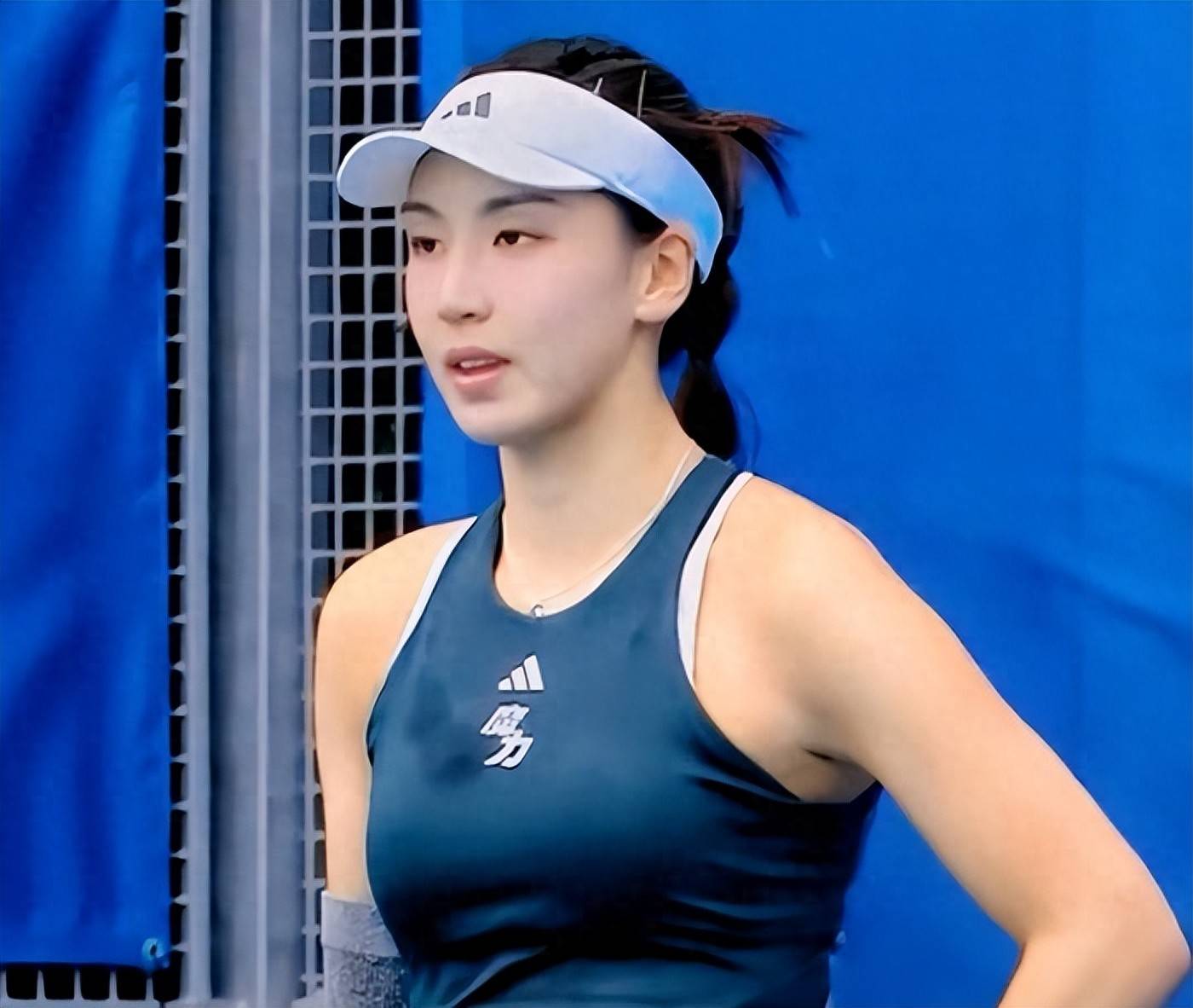 题而遭受质 题而遭受质